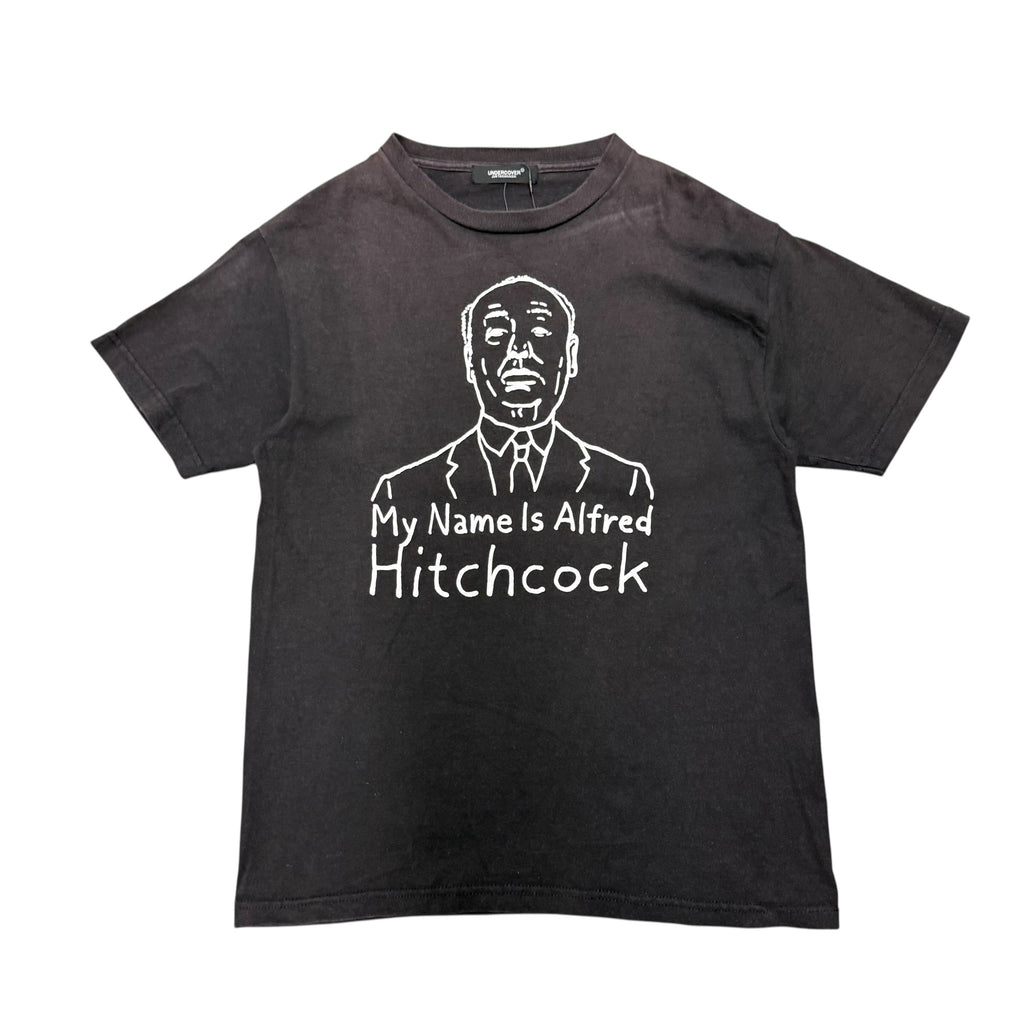 UNDERCOVER ALFRED HITCHCOCK TEE.