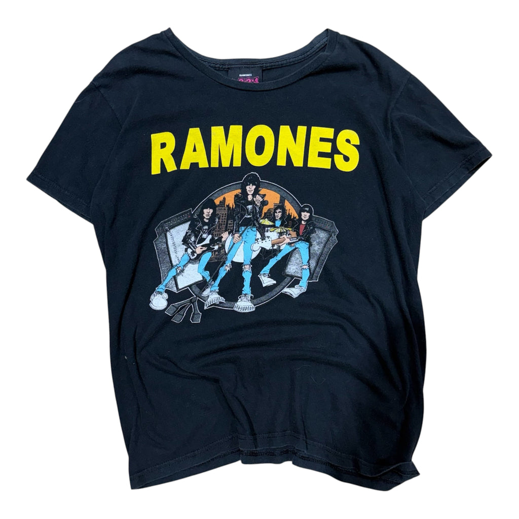 VINTAGE 2000'S RAMONES LOGO TEE.