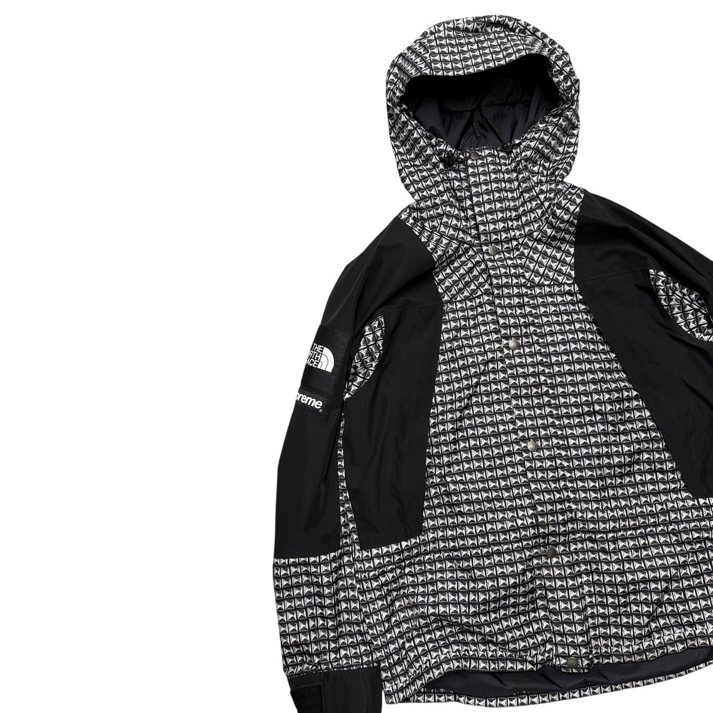 SUPREME X THE NORTH FACE STUDDED MOUNTAIN LIGHT JACKET.