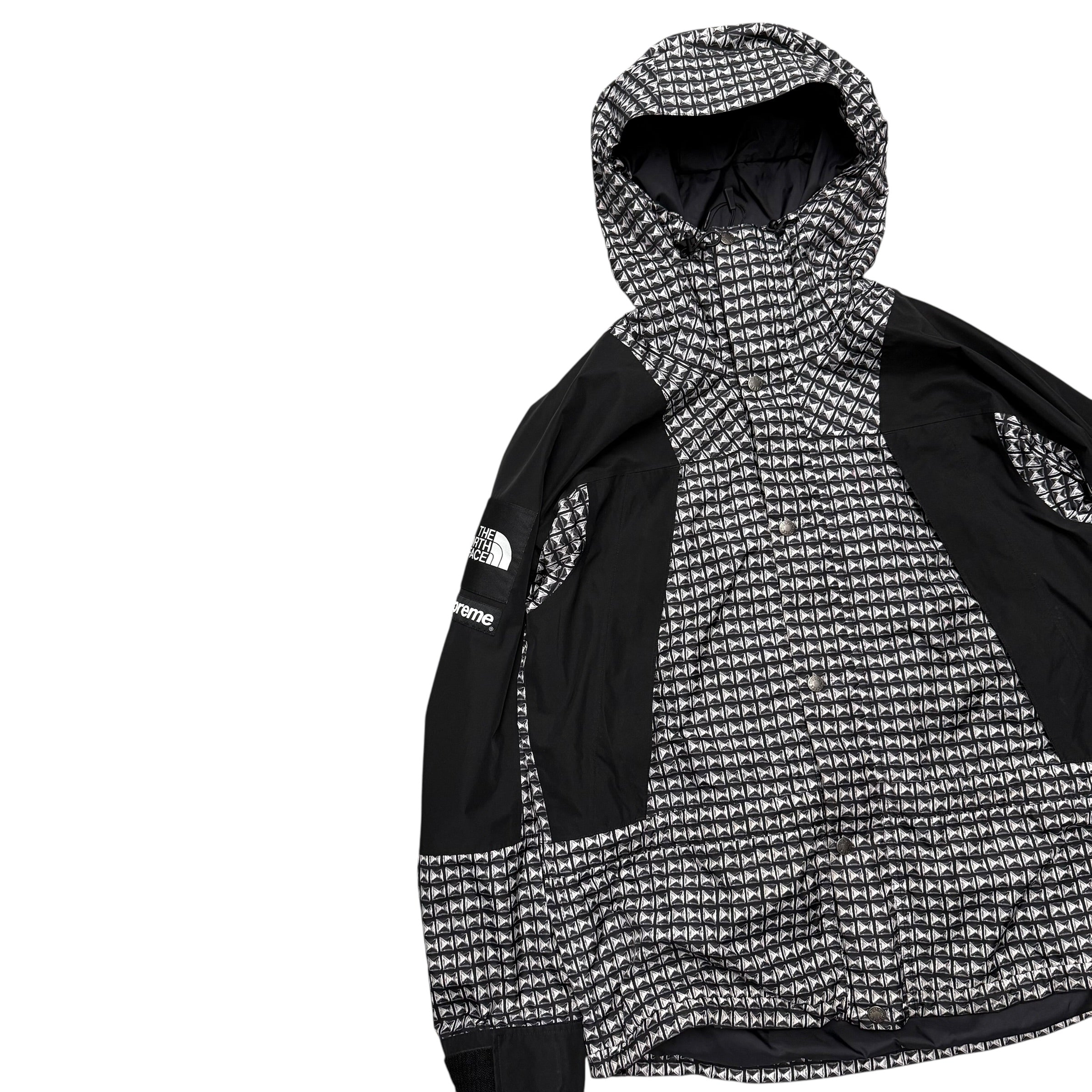 SUPREME X THE NORTH FACE STUDDED MOUNTAIN LIGHT JACKET.