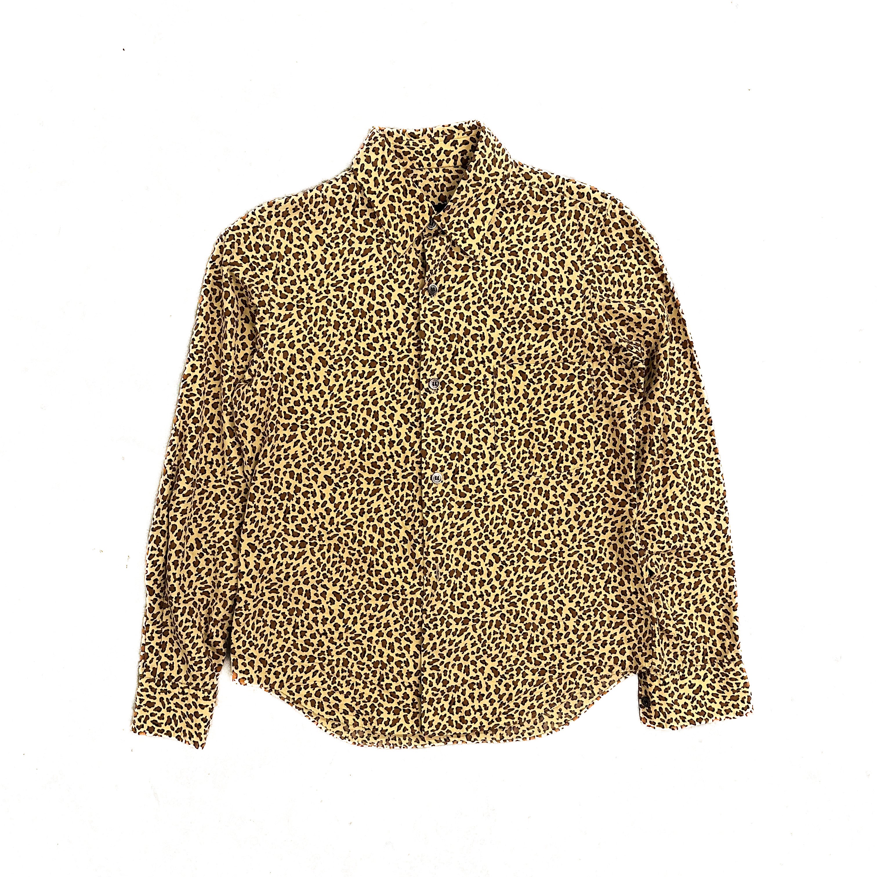 COMME DES GÁRCON WOMENS CHEETAH PRINT BUTTON UP.