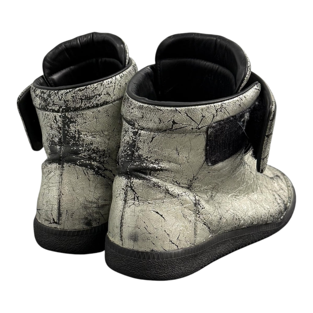 MAISON MARGIELA SILVER CRACKED FUTURES.