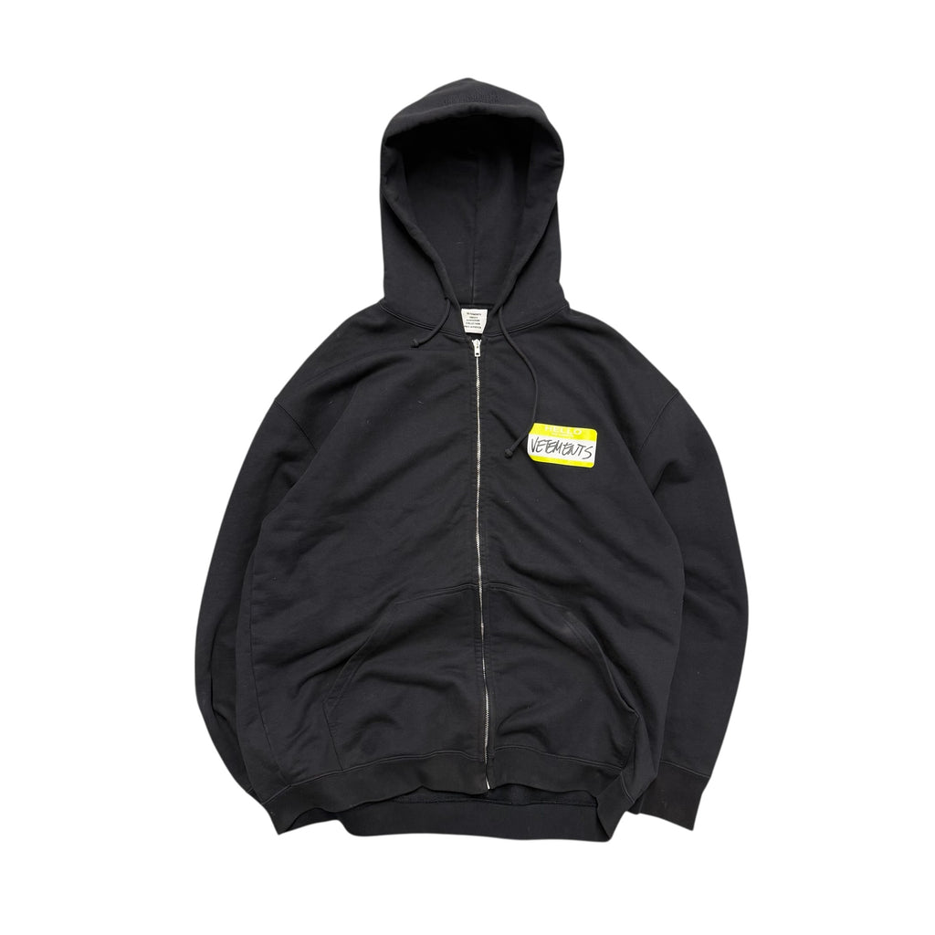 VETEMENT NAMETAG ZIP UP HOODIE.
