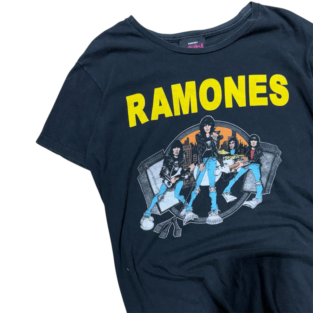 VINTAGE 2000'S RAMONES LOGO TEE.
