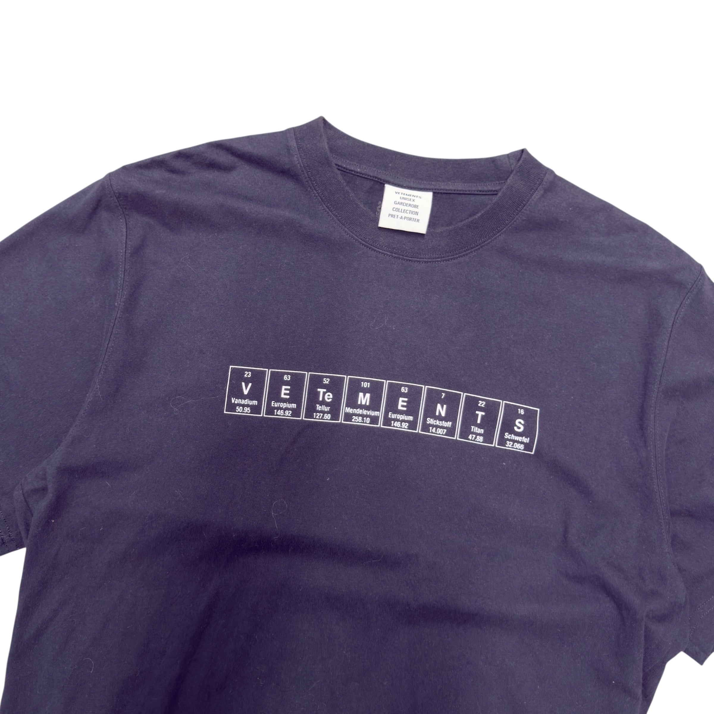 VETEMENTS ELEMENT LOGO TEE.