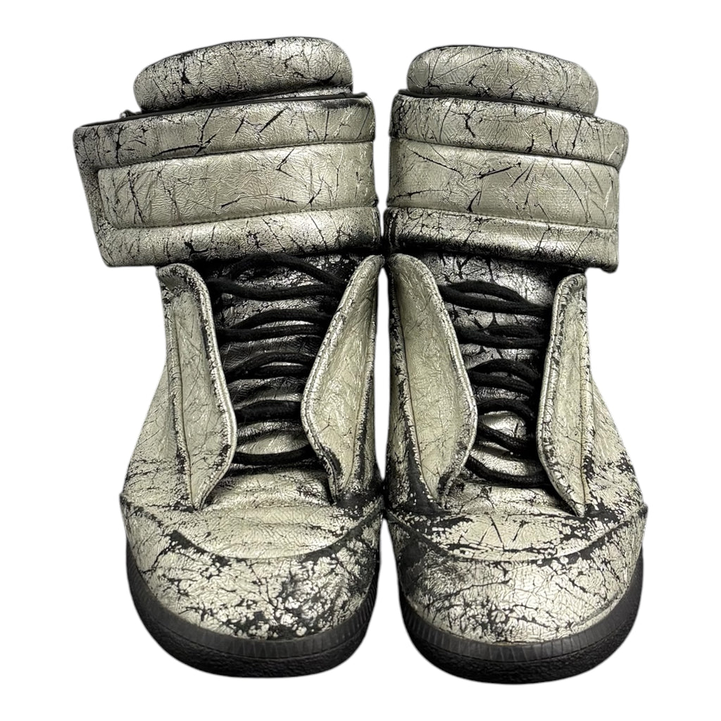 MAISON MARGIELA SILVER CRACKED FUTURES.