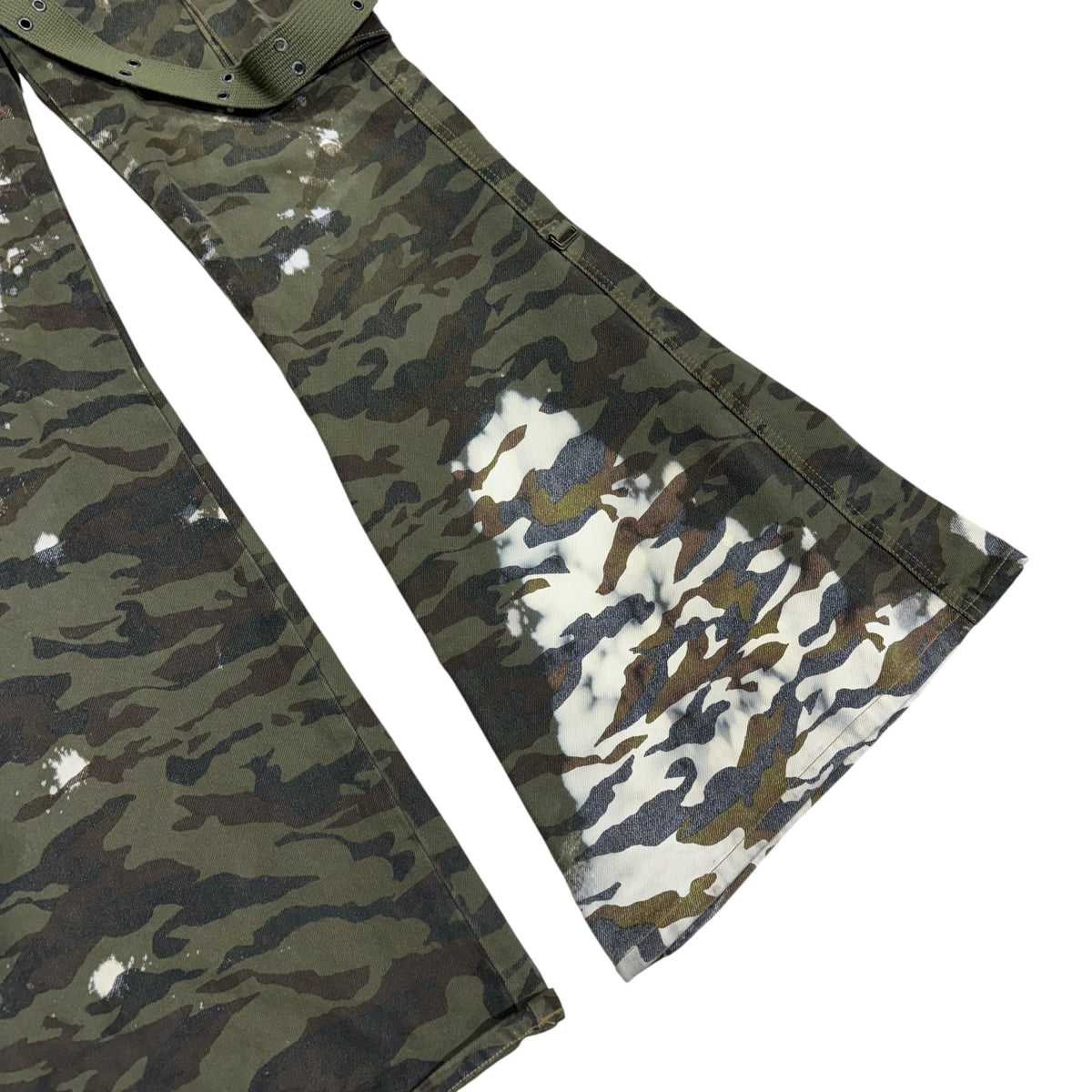 LGB FANG CAMO CARGO/BELL FLARED PANTS.