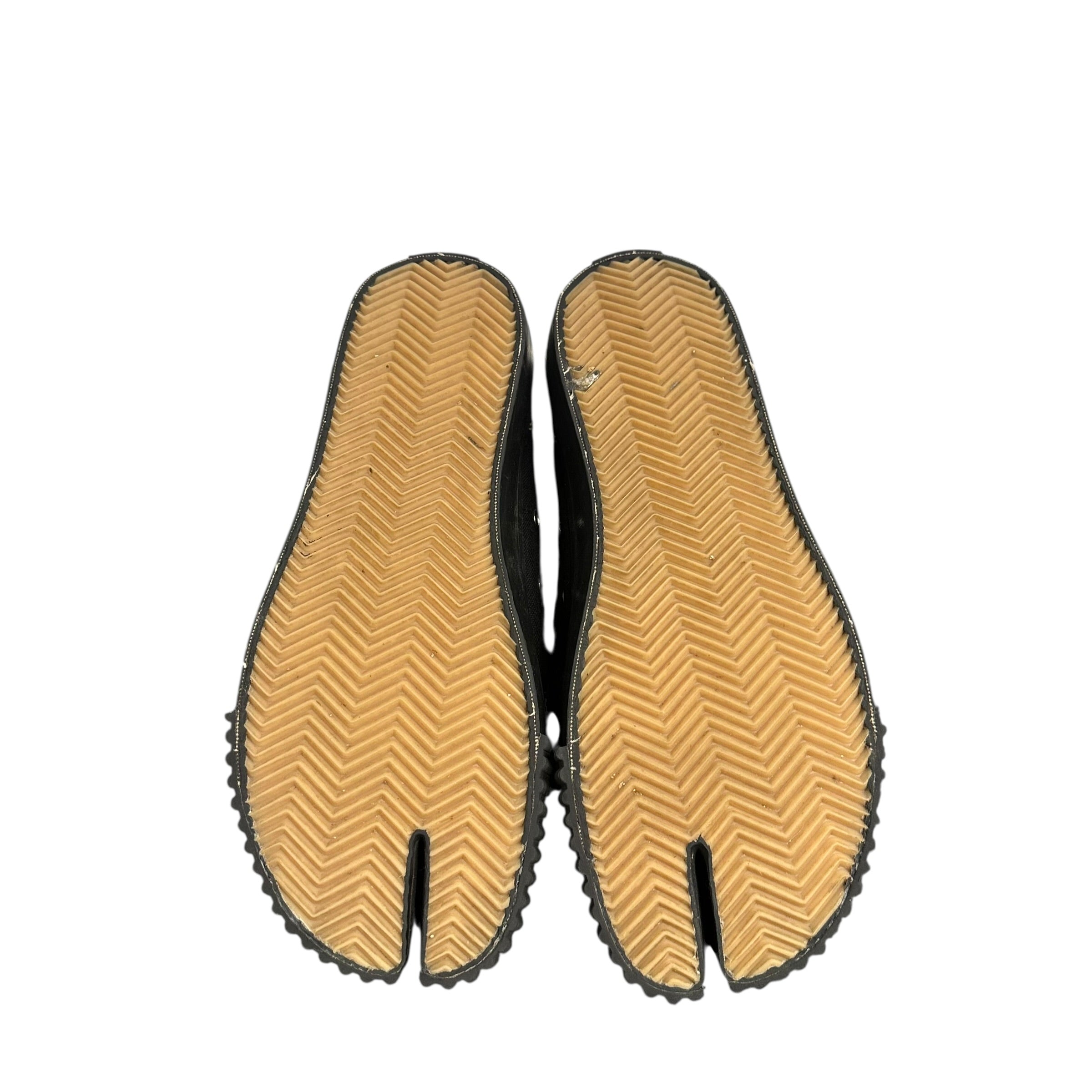 MAISON MARGIELA TABI SNEAKERS.