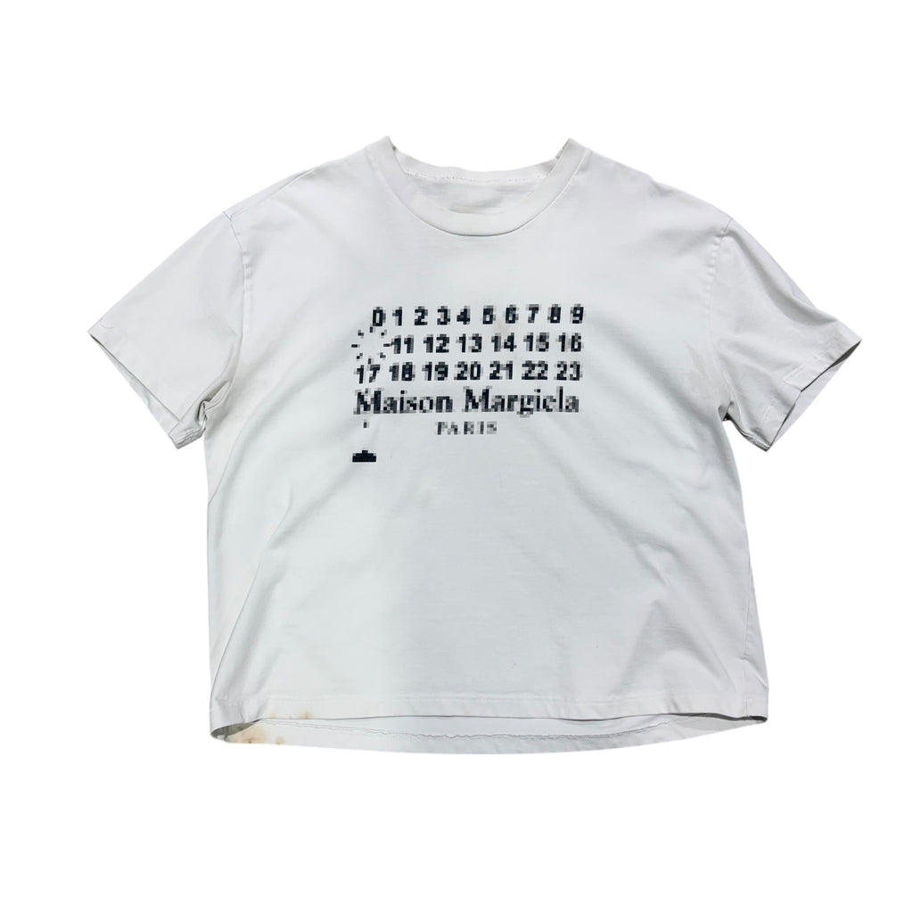 MAISON MARGIELA PIXELATED LOGO TEE.