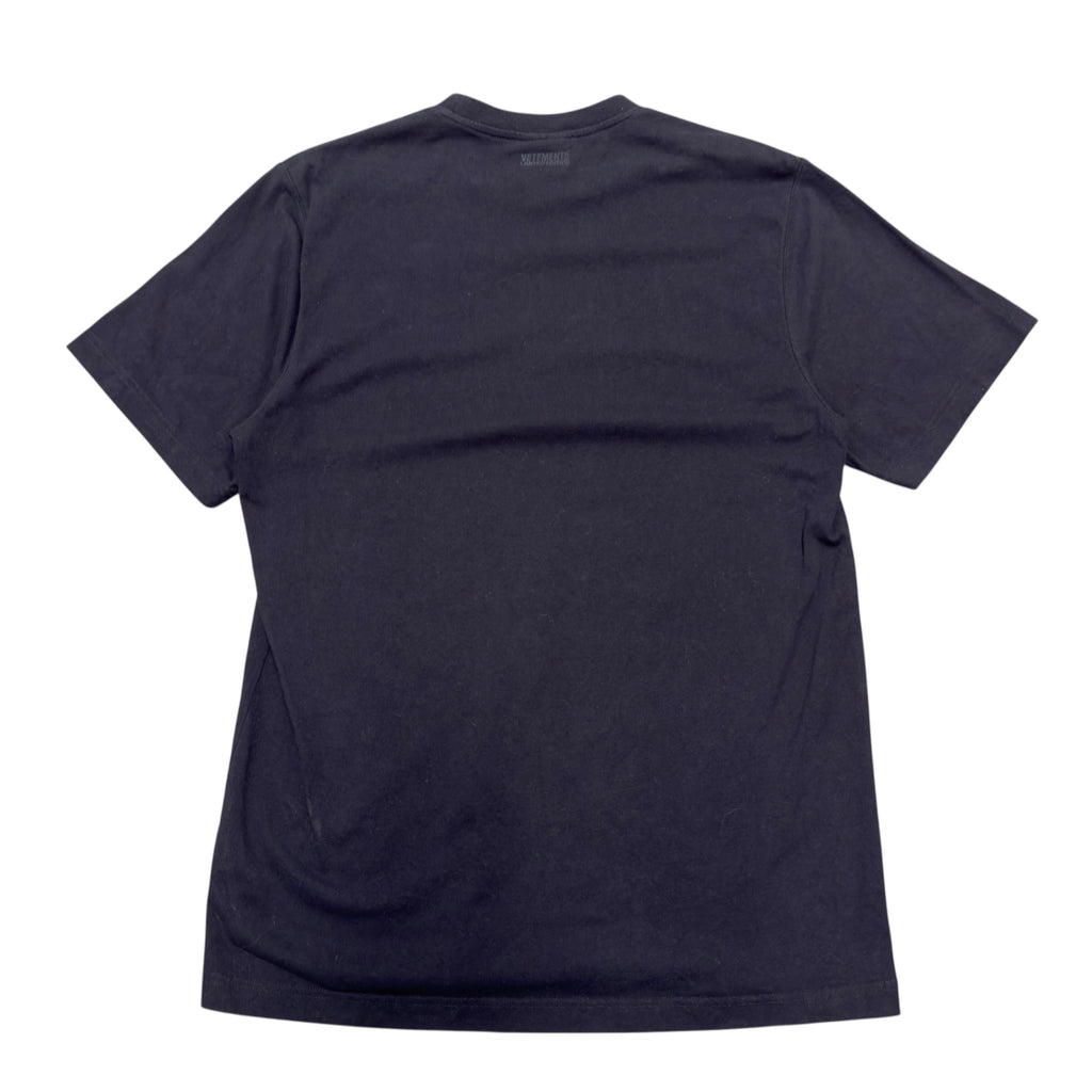 VETEMENTS ELEMENT LOGO TEE.