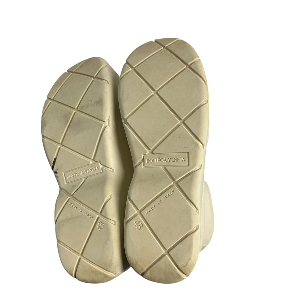 WHITE BOTTEGA VENETA PUDDLE BOOTS.