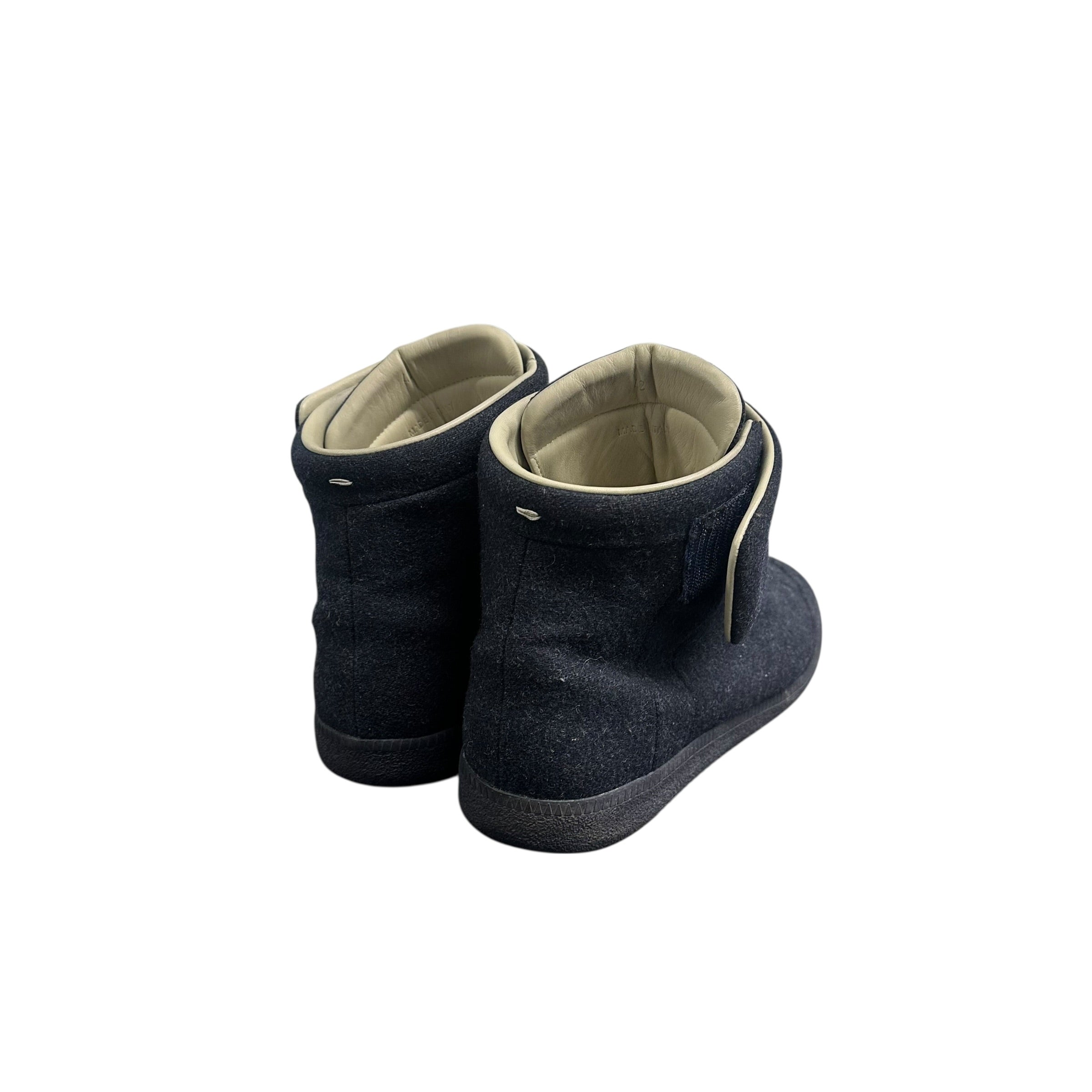 MARGIELA NAVY SUEDE FUTURES.