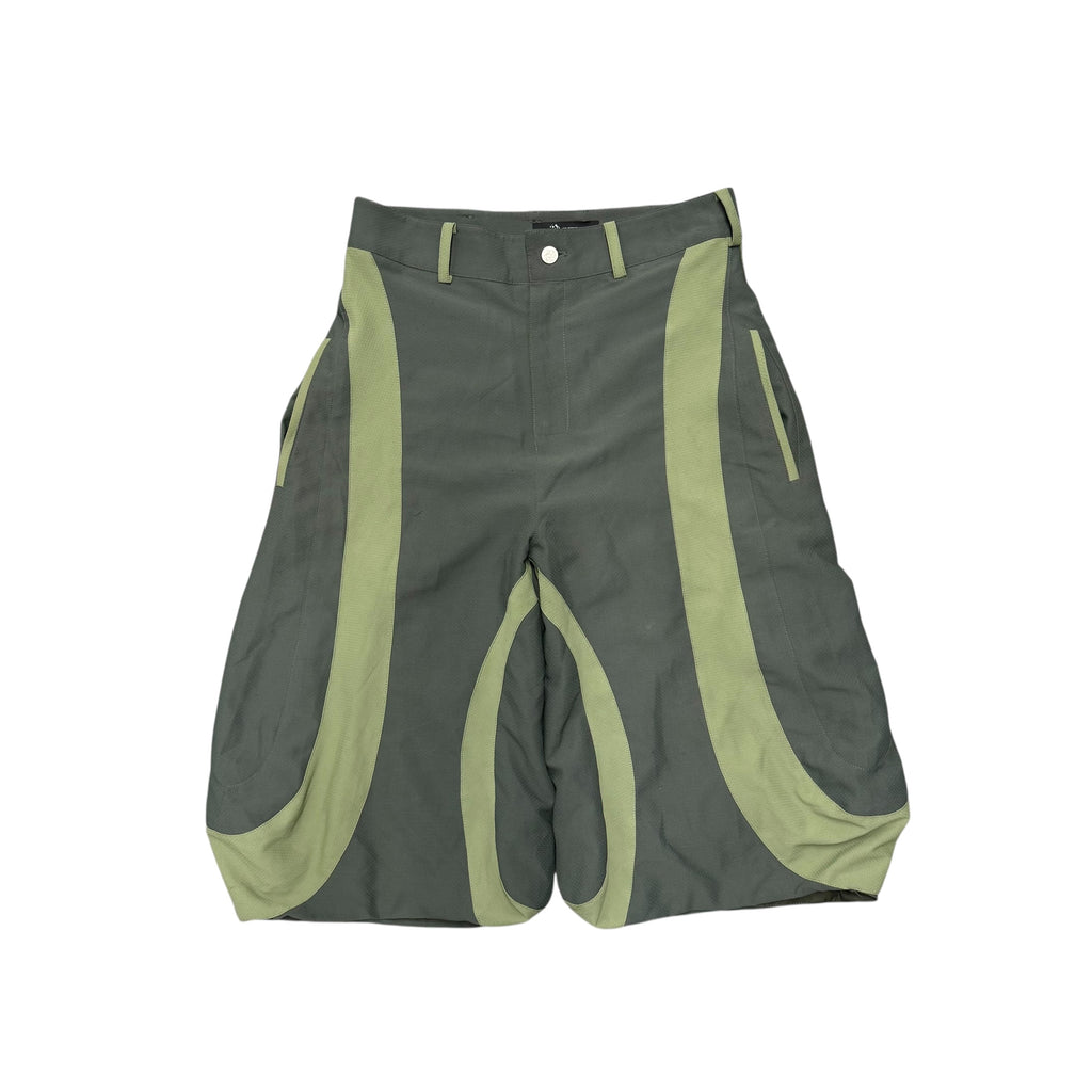 UNCERTAIN FACTOR GREEN LONG SHORTS.