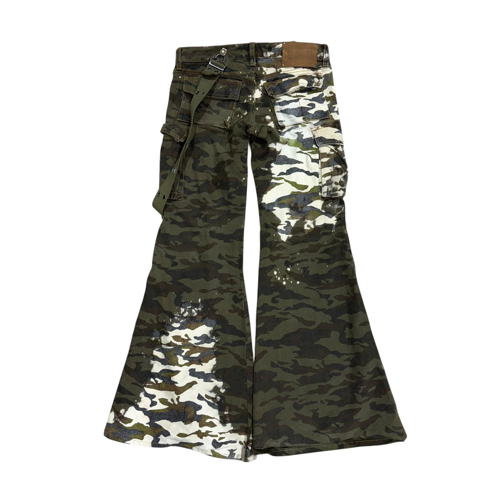 LGB FANG CAMO CARGO/BELL FLARED PANTS.