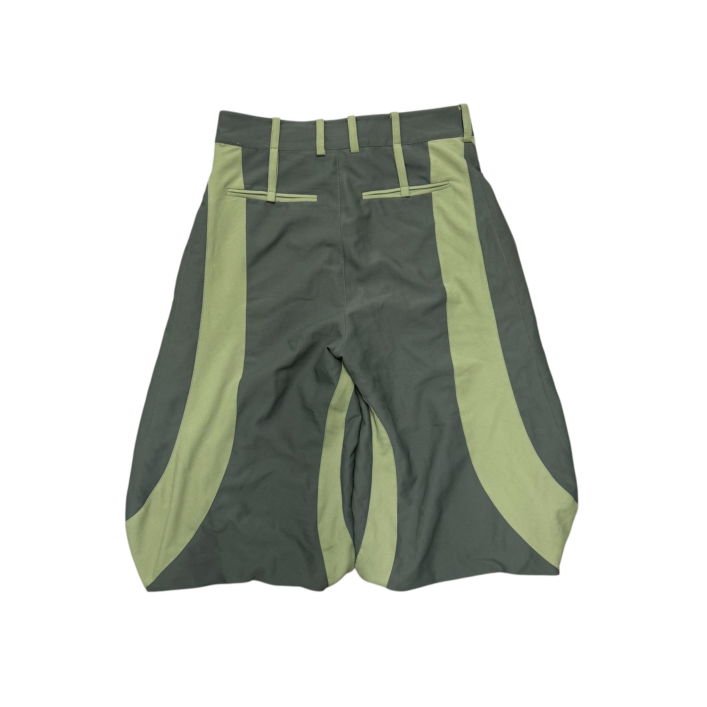 UNCERTAIN FACTOR GREEN LONG SHORTS.