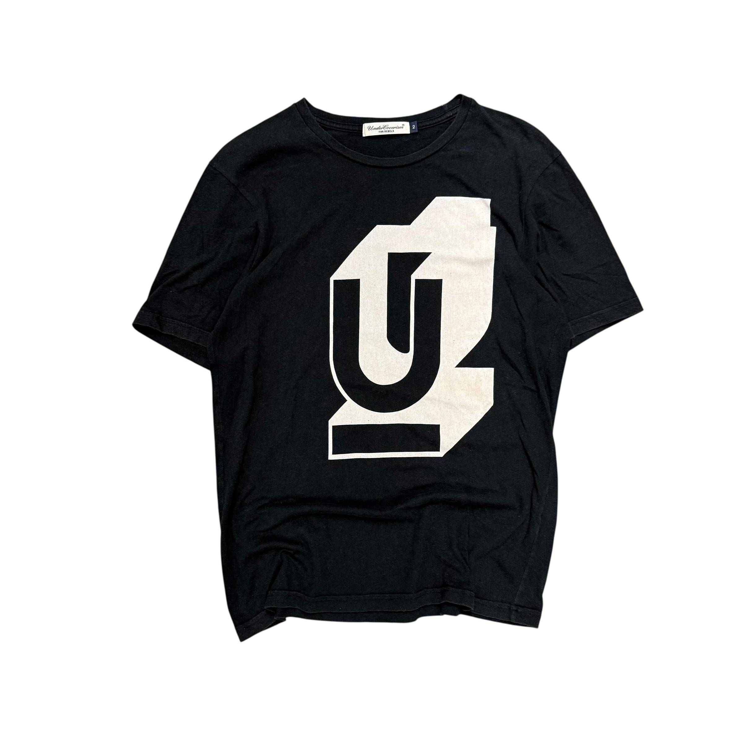 UNDERCOVER 3D LOGO TEE.