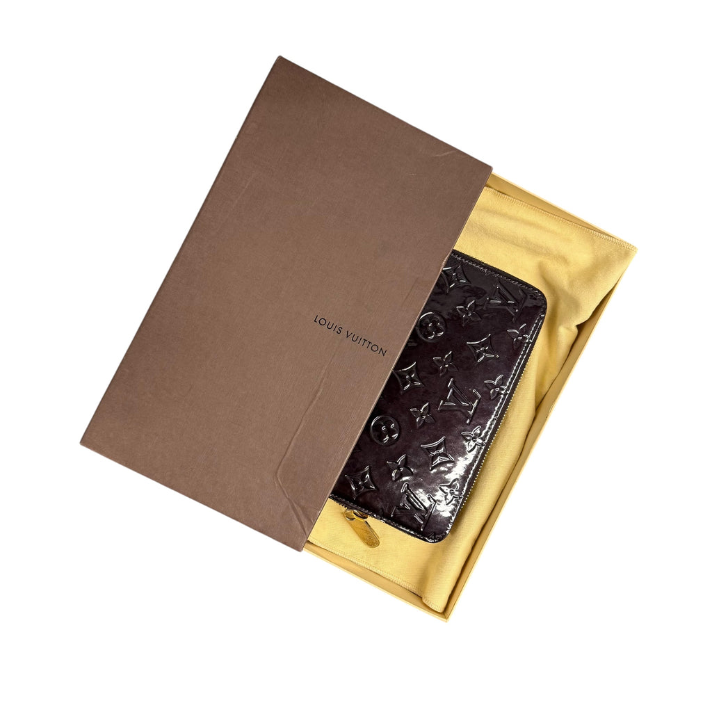 LOUIS VUITTON MONOGRAM WALLET.