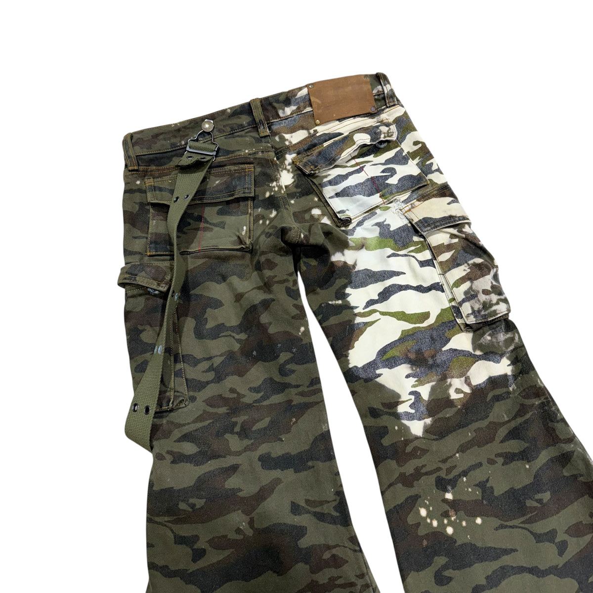 LGB FANG CAMO CARGO/BELL FLARED PANTS.