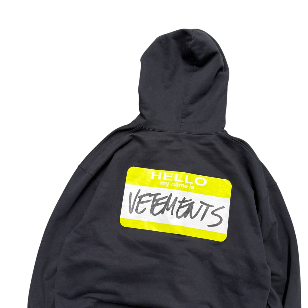 VETEMENT NAMETAG ZIP UP HOODIE.