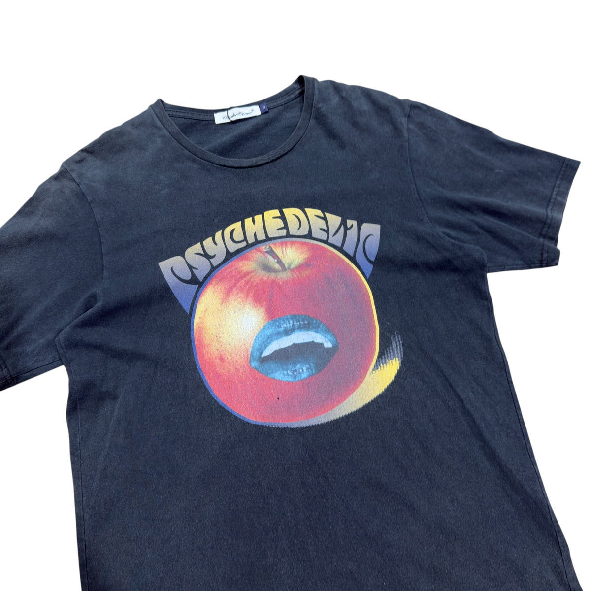 UNDERCOVER PSYCHEDELIC APPLE TEE.