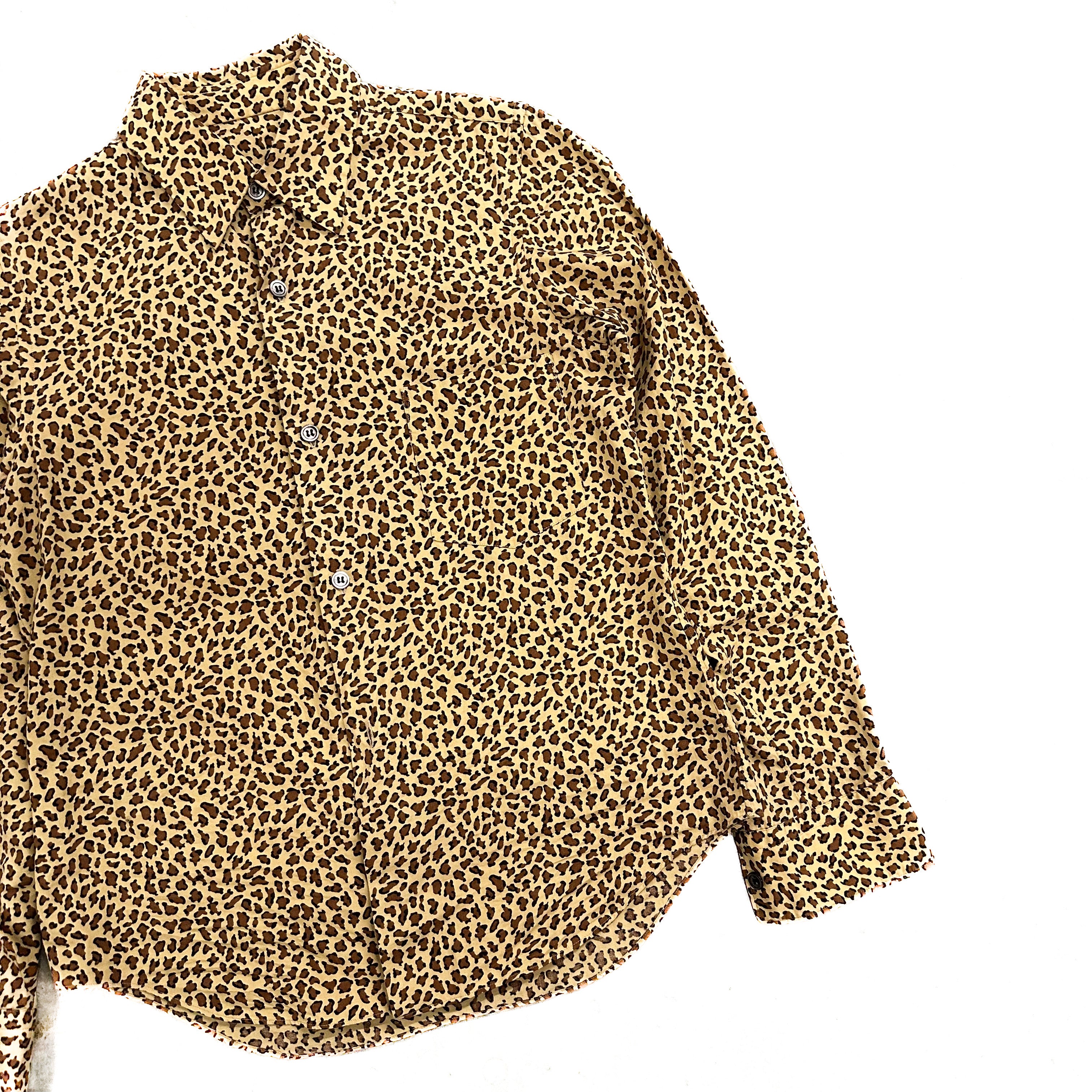 COMME DES GÁRCON WOMENS CHEETAH PRINT BUTTON UP.